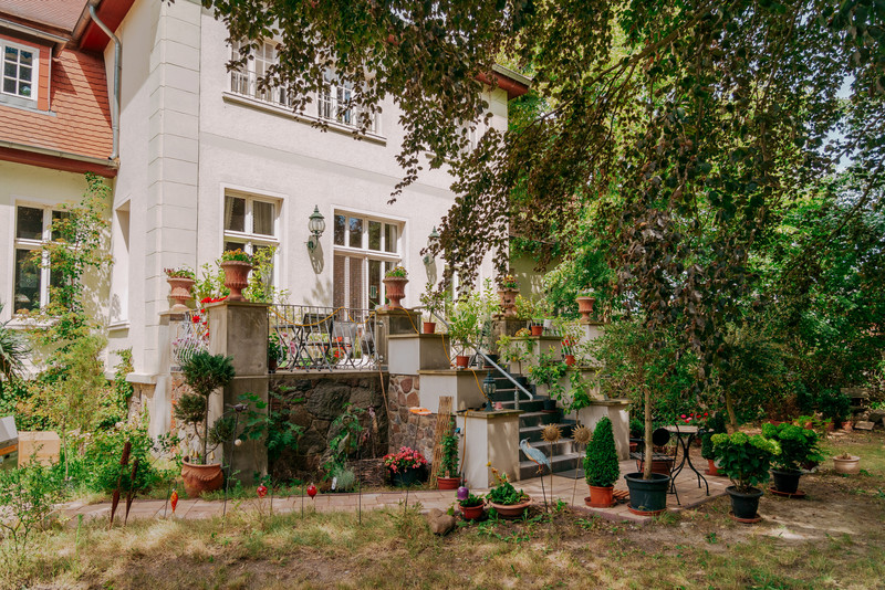 Freitreppe an der Gartenterrasse