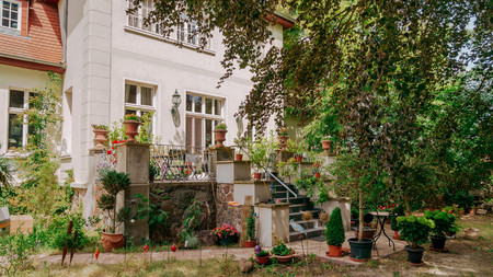 Freitreppe in den Garten am Gutshaus Krusemark