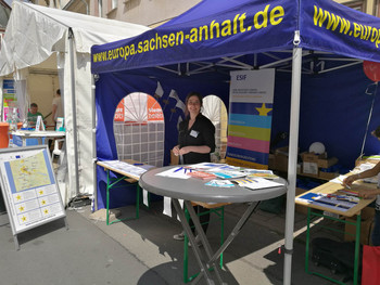 Das Bild zeigt den Informationsstand der ESI-Fonds. 