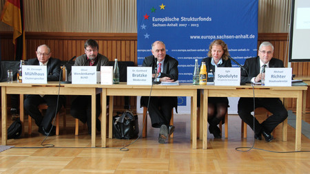 Das Bild zeigt das Podium während des Diskussionsteils im 4. Zukunftsdialog am 22.11.2012 in Dessau., Foto: ISW