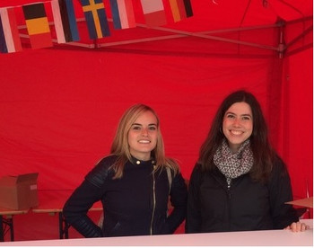 Die Hostesskräfte am Stand der Europäischen Struktur- und Investitionsfonds.