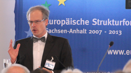 Thorsten Kroll, Leiter der EU-Verwaltungsbehörde, erläutert den aktuellen Stand des Programmierungs- prozesses auf der 5. Dialogveranstaltung in Naumburg, Foto: EU-VB